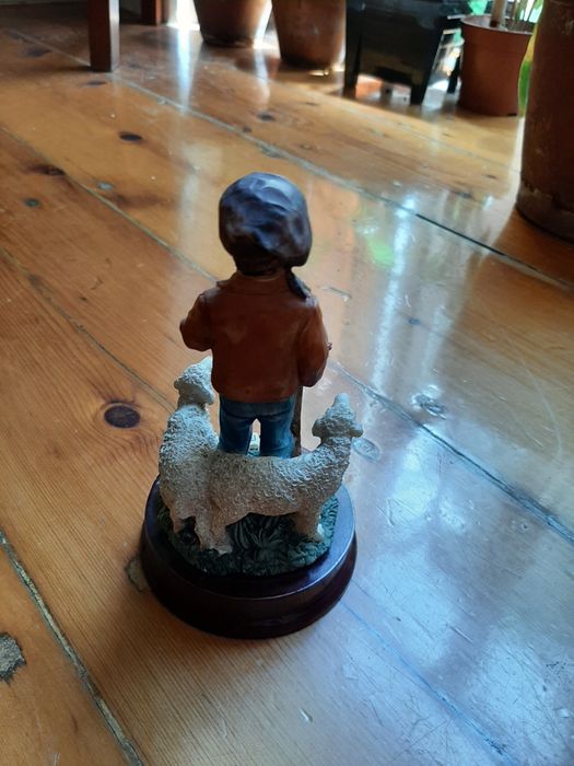 Estatueta Francisco em marfinite pintado à mão