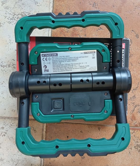 Foco Parkside com bateria interna456399434904381443