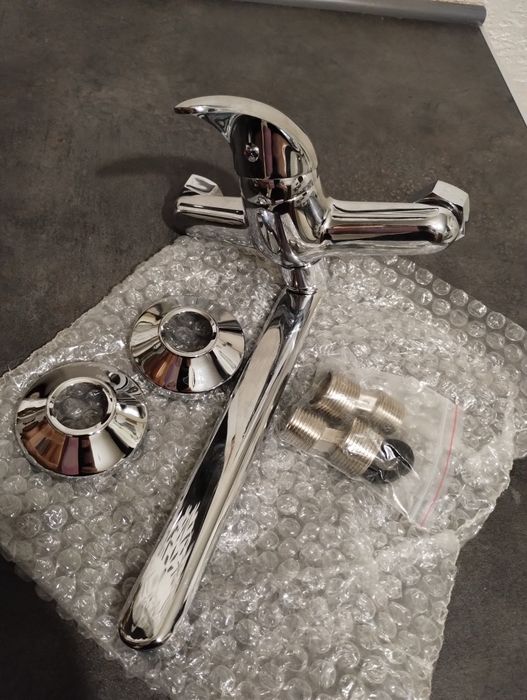 Nowy Kran na ścianę z długą wylewką