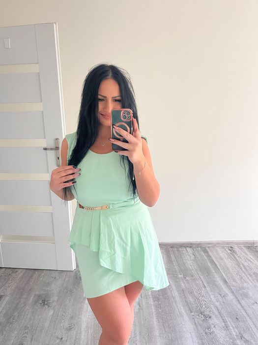 Sukienka elegancka z falbanką rozmiar L