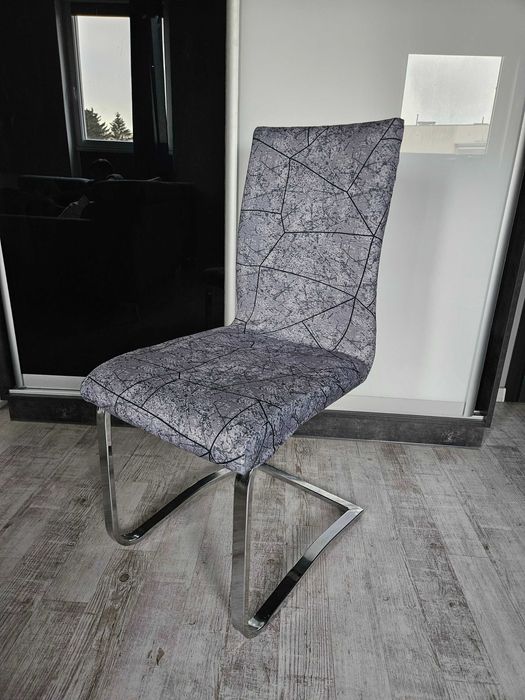 Pokrowce na krzesła szare ze wzorem elastyczne uniwersalne 4 sztuki