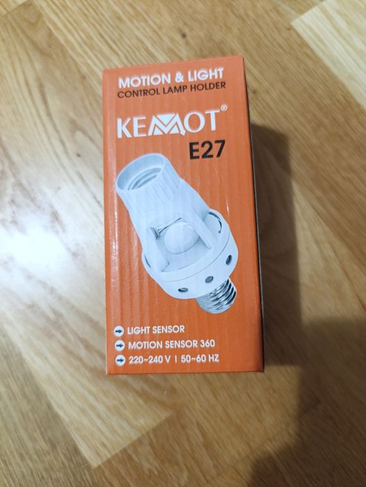 Gniazdo żarówki z sensorem światła i ruchu 360o