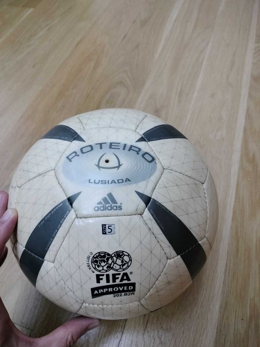 Bola Roteiro UEFA Euro 2004 Adidas ball