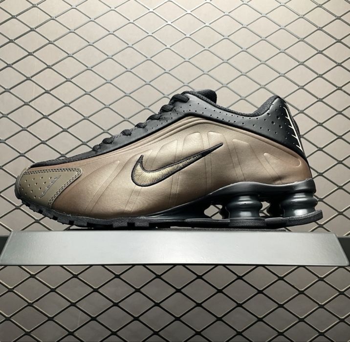 Nike Shox r4.