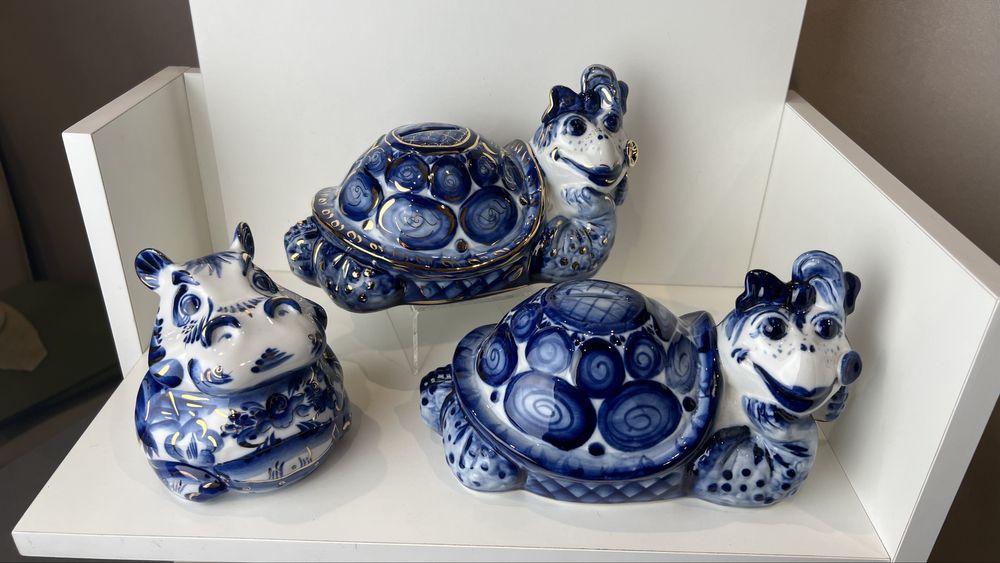 Копилка свинья.  .гжель(15на 11)