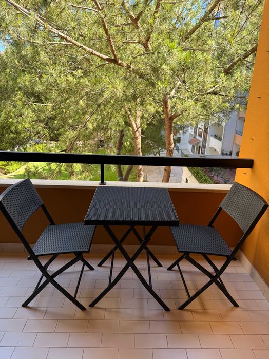Conjunto de varanda/jardim — mesa dobrável + 2 cadeiras, bom estado