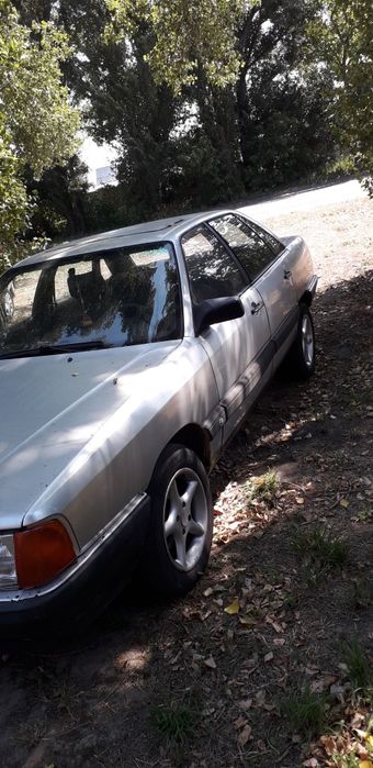 Автомобіль  Ауді 100