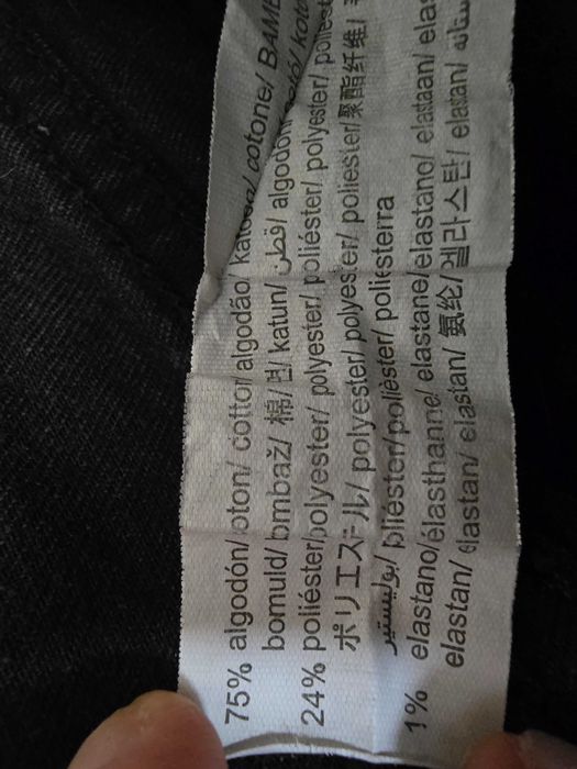 Czarne jeasny Bershka