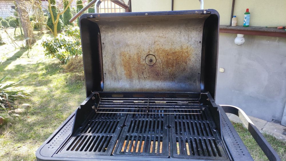 Grill gazowy duży, na kółkach