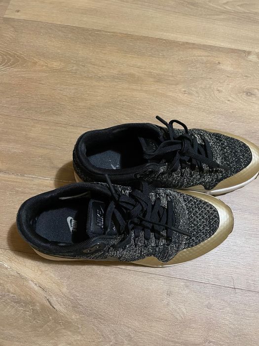 Ténis Sapatilhas Nike preto e dourado 38 senhora