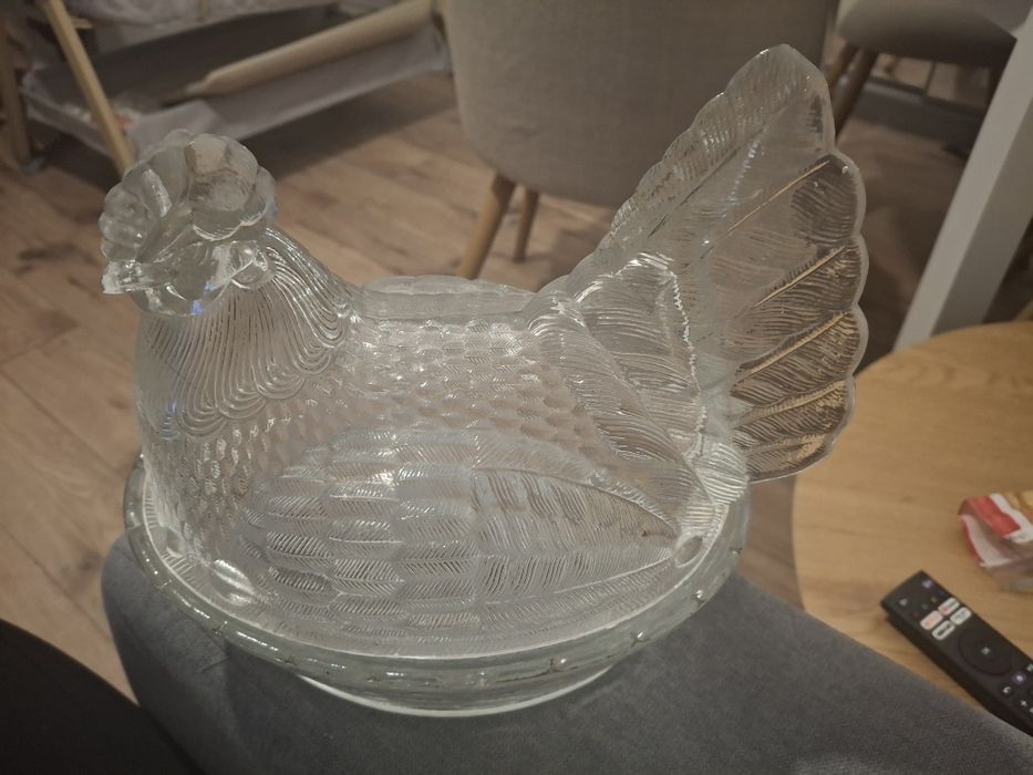 Kura szklana bombonierka