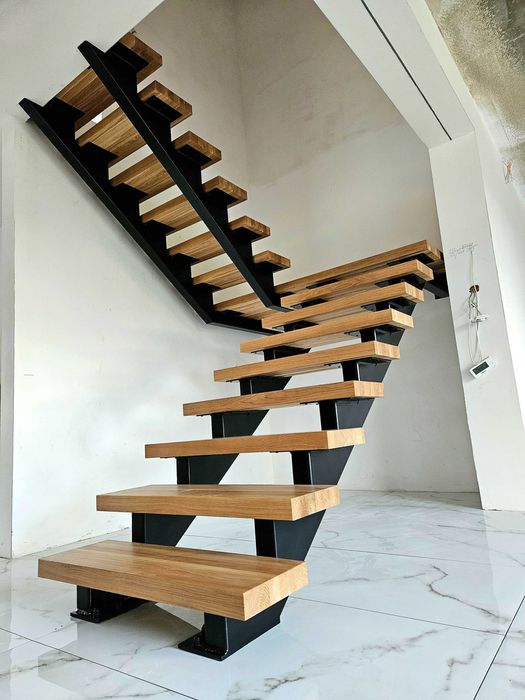 nowoczesne schody na konstrukcji stalowej, schody metalowe