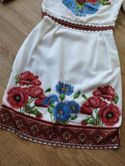 Шикарне вишите плаття бісером, льон 42 р, S