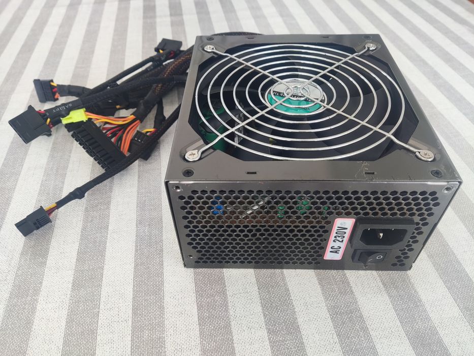 Fonte de Alimentação Halfmman 700W (Modelo: AS-P700) - Cabos com Malha Protetora - Como Nova