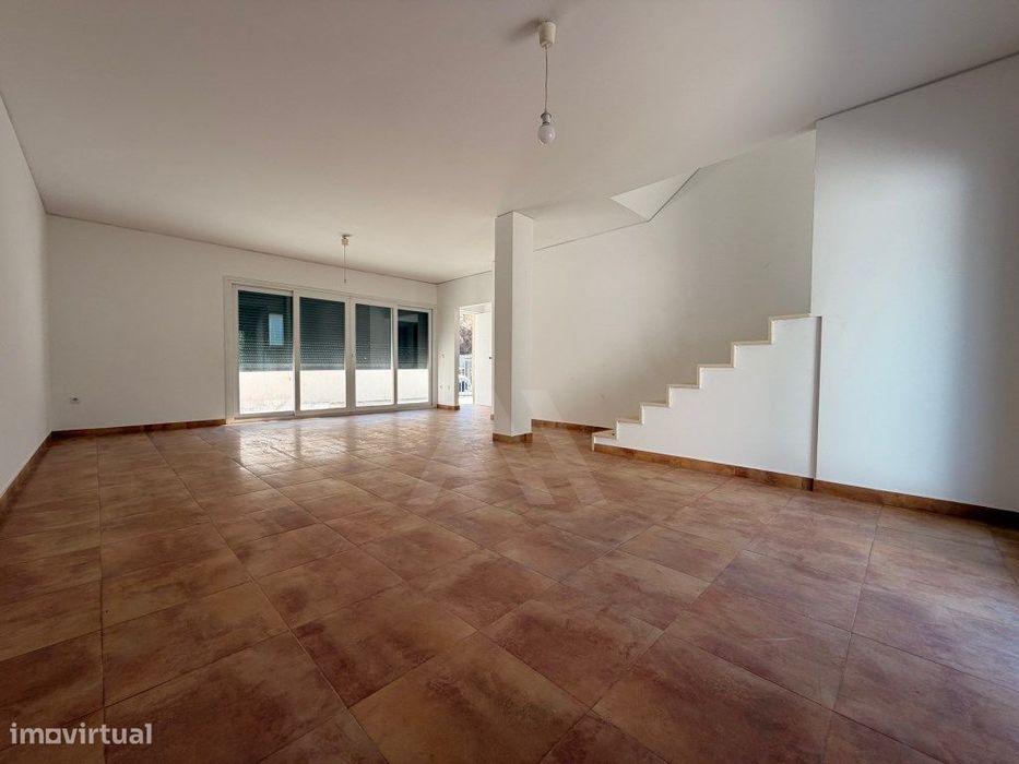 Moradia T4 em Mina de Água, Amadora