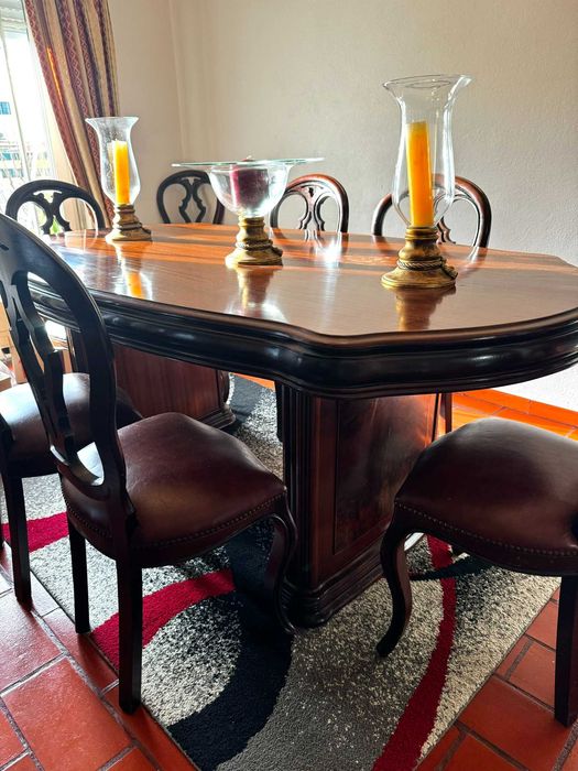 Mesa de Sala da Jantar e 8 Cadeiras