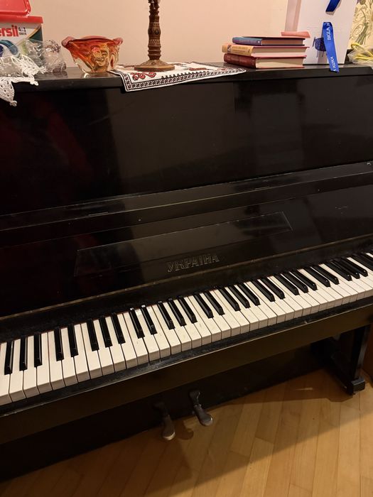 Чорне піаніно Україна