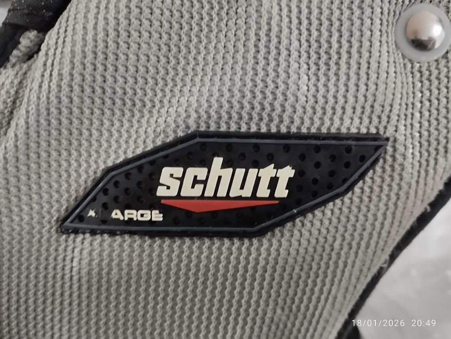 Ombreira leve para futebol americano