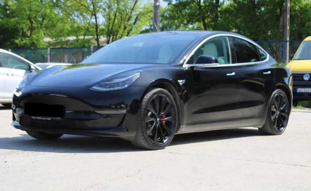 Продаж Tesla model 3 2019
