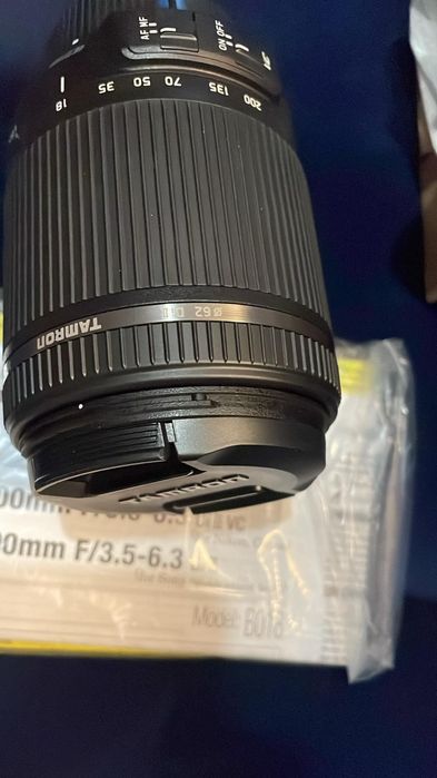 Obiektyw firmy Tamron do aparatu Nikon