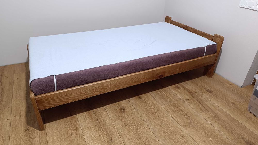 Łóżko z materacem z pianki wysokoelastycznej  drewniane składane