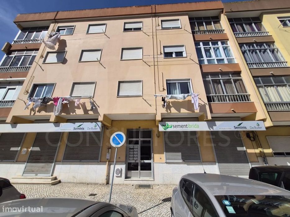 Apartamento de 3 Assoalhadas com Varanda na Serra da Mina — Algueirão-Mem Martins, Lisboa