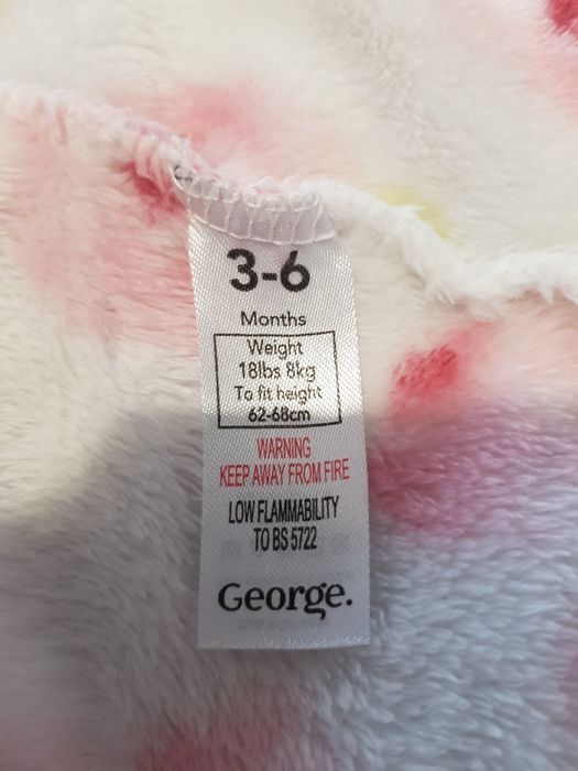 Халатик детский на 3-6 мес