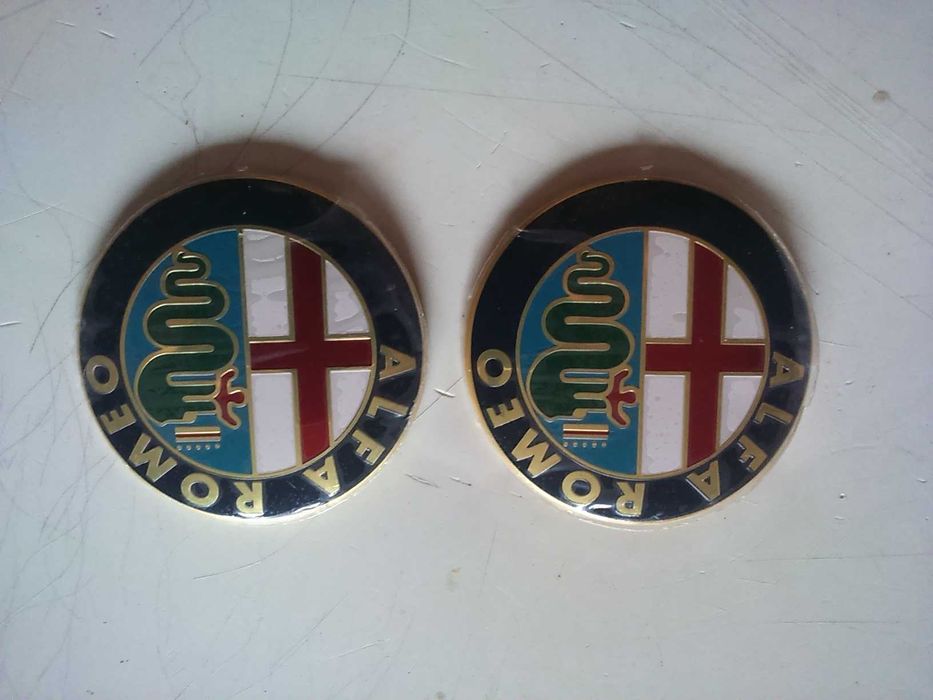 Alfa Romeo - Conjunto kit de 9 emblemas/símbolos e centros de jante