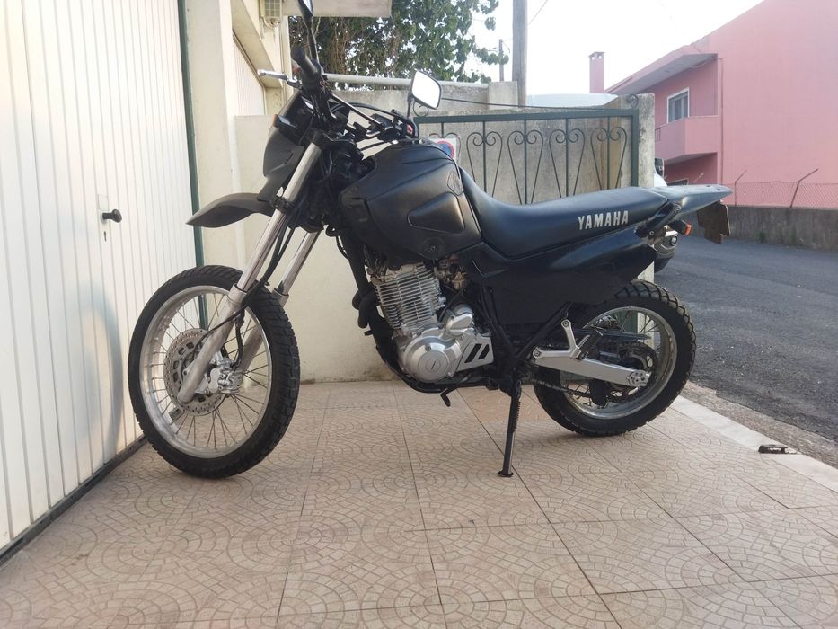 Yamaha XT 600, em bom estado, aceito retoma/troca