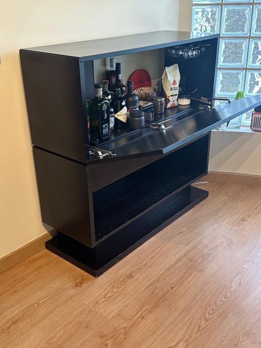 Bar com porta e gaveta