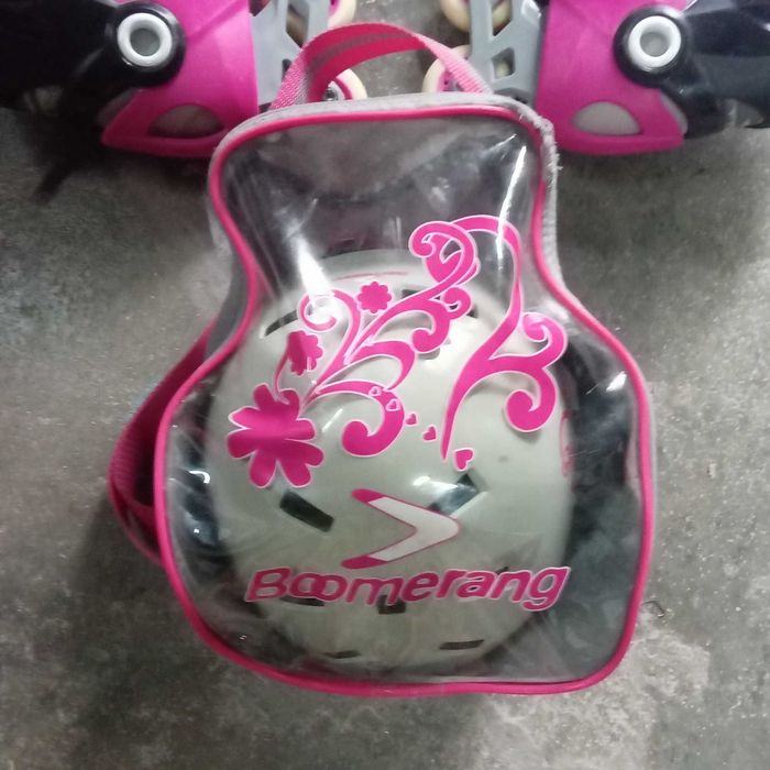 Capacete e patins para criança