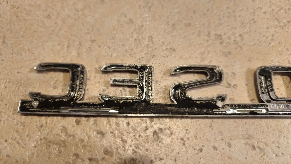 Emblemat 500 SEC Mercedes prosty w stanie idealnym ładny chrom znaczek