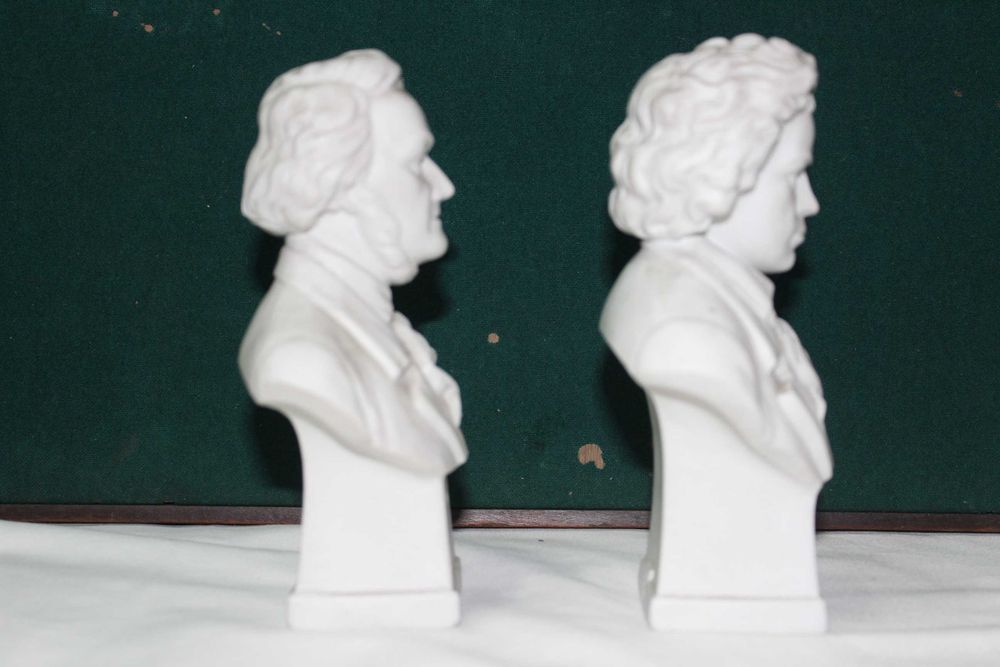 conjunto 2 bustos em porcelana  Biscoit, figuras de Beethoven e Wagner