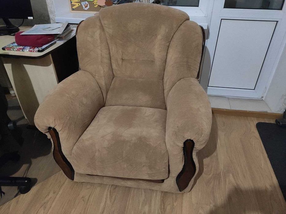 Диван кутовий +2 крісла у хорошому стані