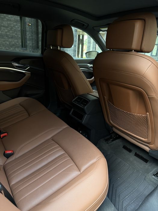 Audi e-tron 2022 VIN WA1LAAGE2PB018669 фото оголошення 15 з 24