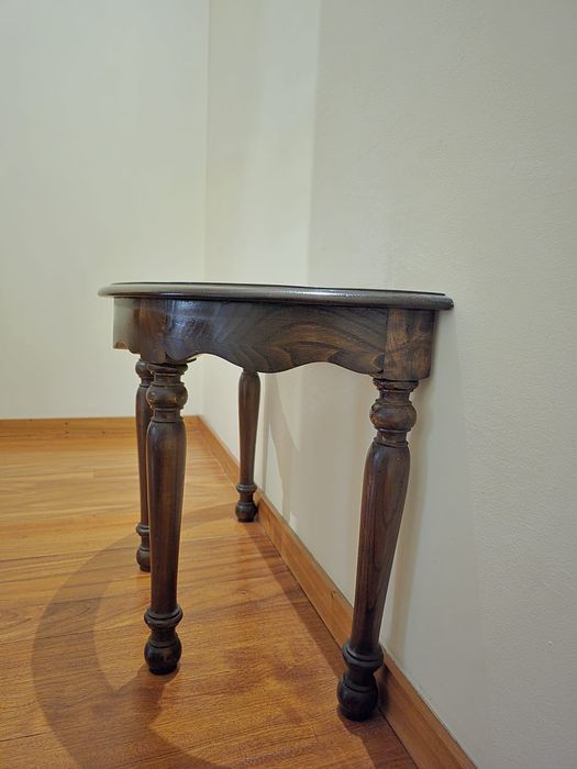 Mesa de Apoio Meia-Lua em Madeira Maciça e Vidro (Baixa)