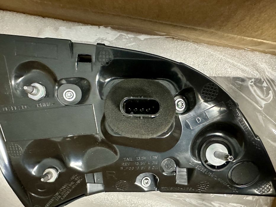 Tesla Model 3 - Farolim interior lado direito