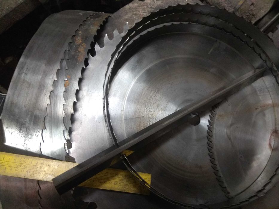 Ostrzenie narzędzi pił noży frezów