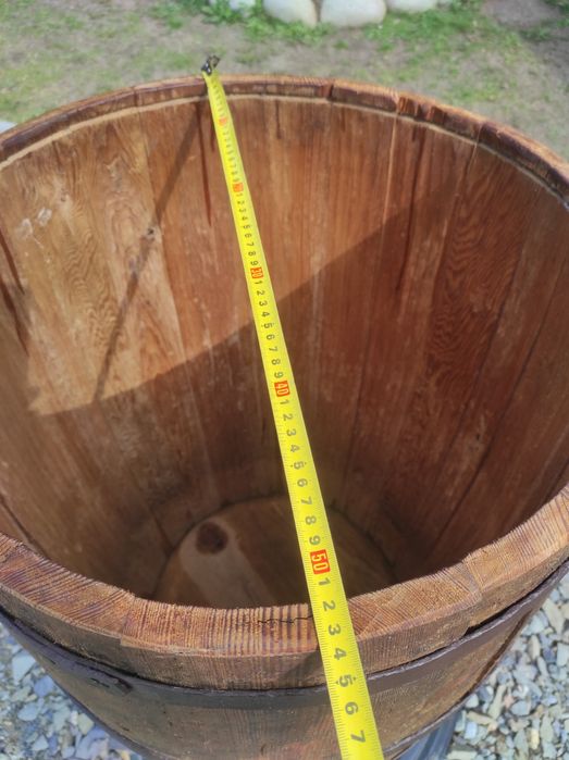 Stara beczka drewniana do ogrodu