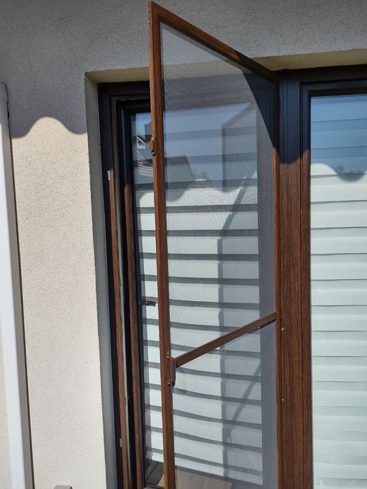 Moskitiera drzwiowa zawiasowa