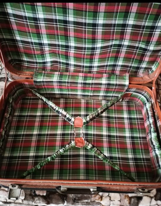 Віддам бекоштовно валізу