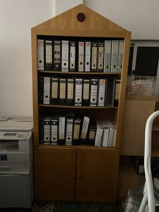 Estante castanha de madeira (100cm x 220cm x 36cm) - 2 unidades