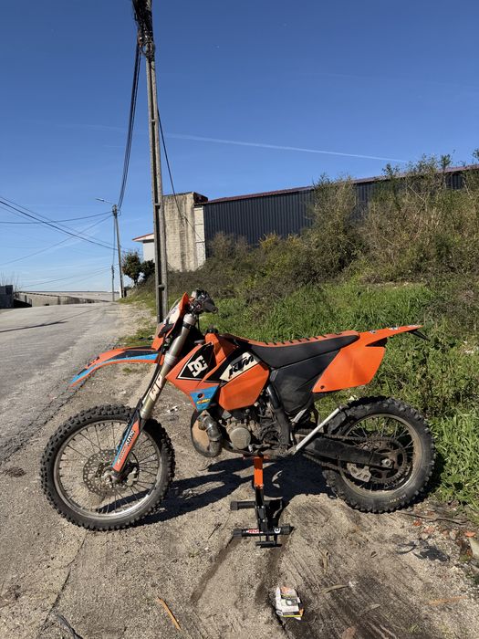 Vendo KTM 250 EXC matriculada, mota estimada e pronta a andar.