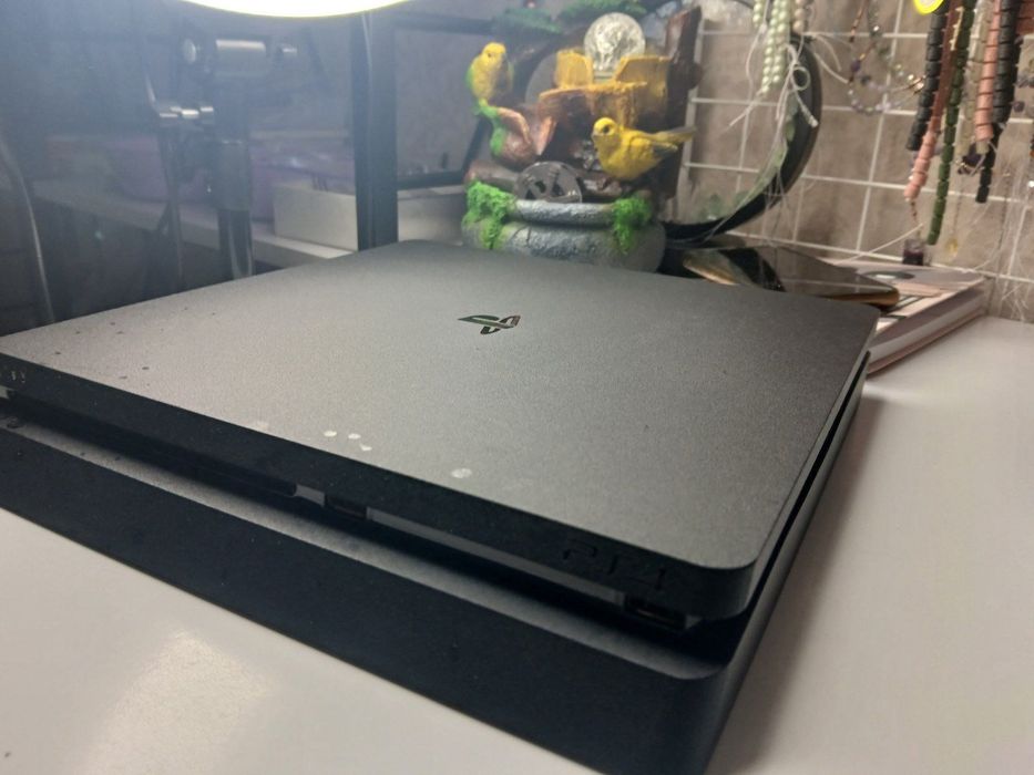 PS 4-ігрова консоль