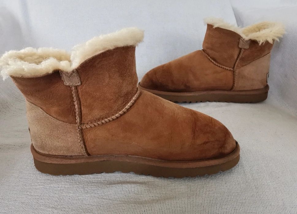 Ugg Australia Mini Bailey Button saszki śniegowce 37
