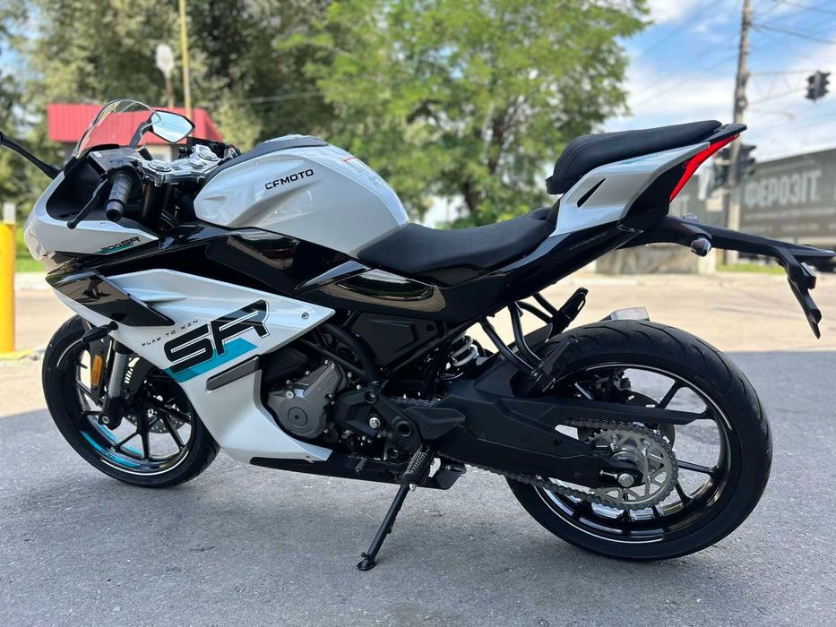 Мотоцикл CFMOTO 300SR