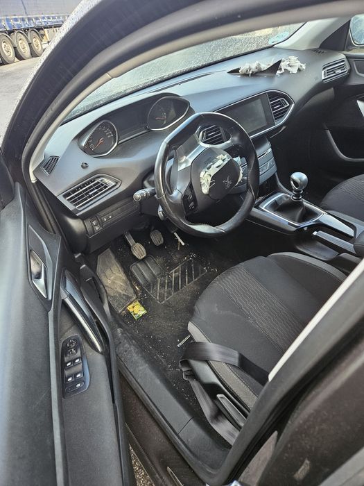 Peugeot 308 II SW 1.2 THP de 2015 para peças