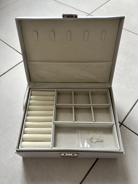 Шкатулка для украшений