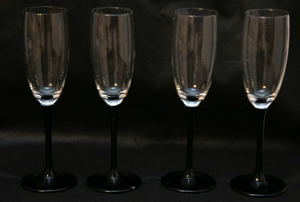 4 kieliszki wysokie koktailowe z czarną nóżką, PRL