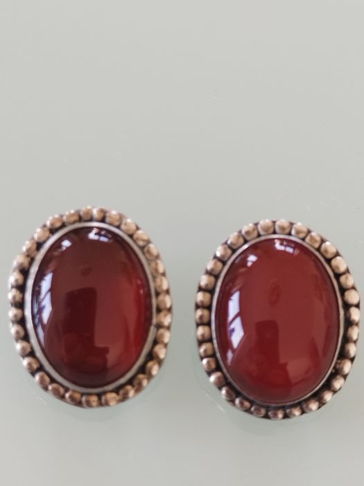 Lindos brincos em prata e cornalina.
